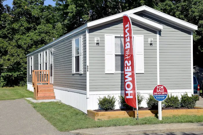 South Lyon Woods Manufactured Home Community Picture 1