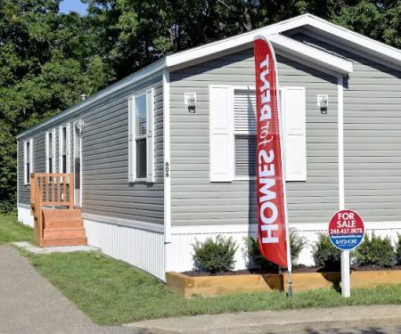 South Lyon Woods Manufactured Home Community