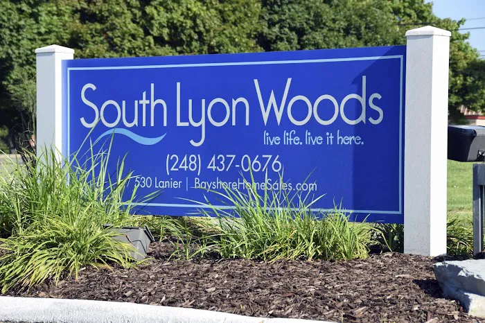 South Lyon Woods Manufactured Home Community Picture 9