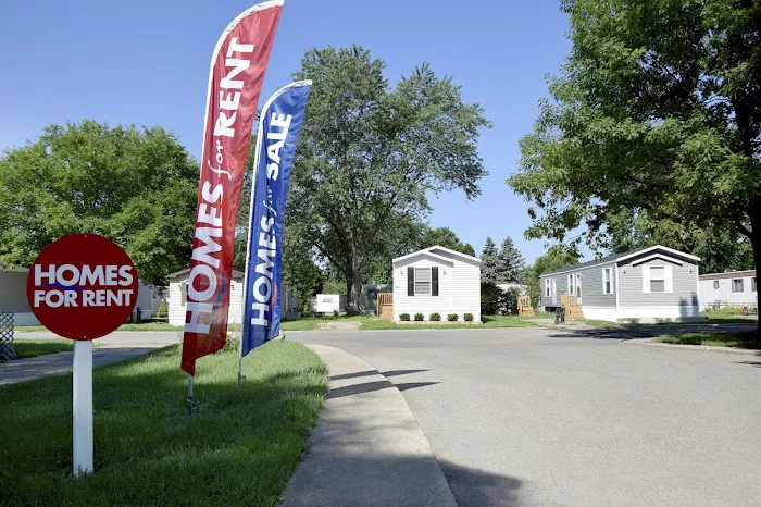 South Lyon Woods Manufactured Home Community Picture 6