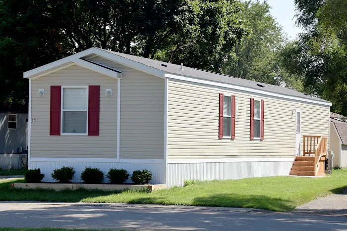 South Lyon Woods Manufactured Home Community Picture 5