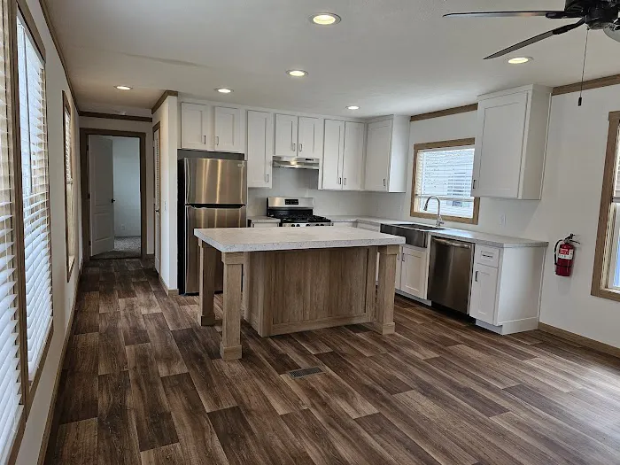 Metro Commons Manufactured Home Community Picture 1
