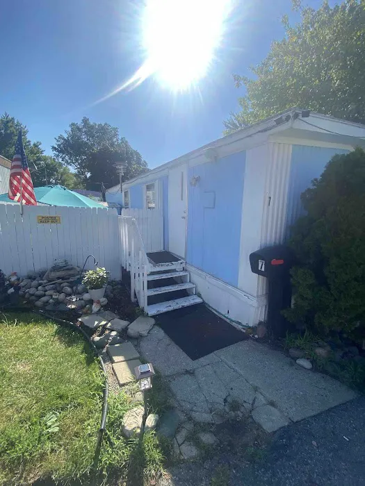 Pine Grove Mobile Home Park Picture 4