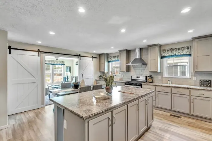 Village Square Manufactured Housing Community Picture 4