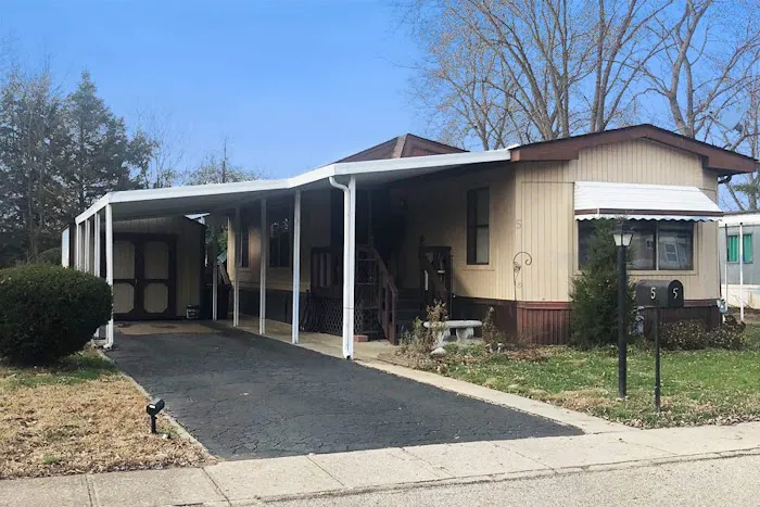 Candlelight Pointe Mobile Home Park Picture 7