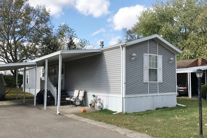 Candlelight Pointe Mobile Home Park Picture 4