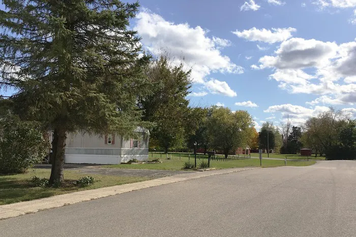 Candlelight Pointe Mobile Home Park Picture 1