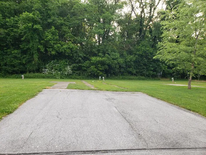 H&S Mobile Home Park & Campground Picture 7