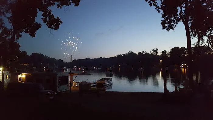 Selkirk lake Mobile-Park and Campground Picture 4