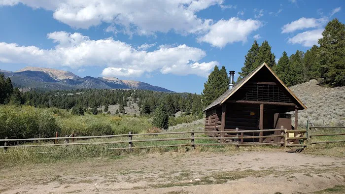 Hells Canyon Guard Station Picture 2