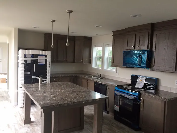 Colonial Court Mobile Home Park & Colonial Home Sales Picture 3
