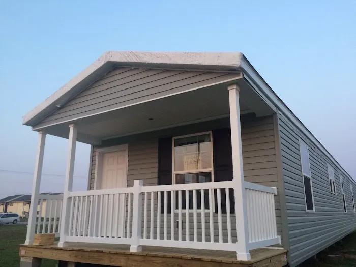 Colonial Court Mobile Home Park & Colonial Home Sales Picture 2