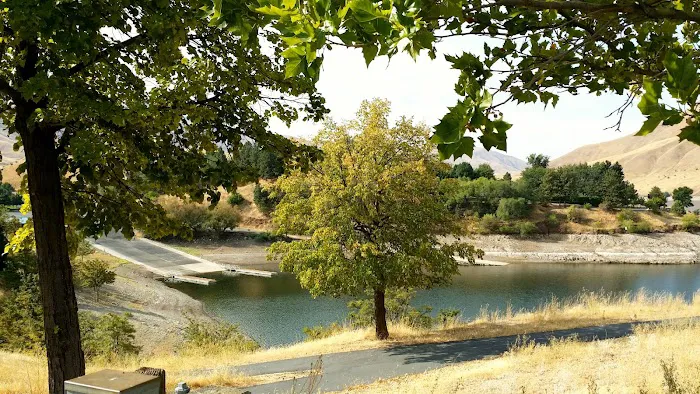 Woodhead Park Picture 10