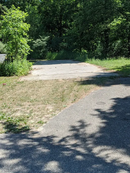 LA Ema Land Mobile Home Park Picture 4