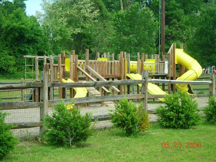 Asbury Pointe Mobile Home Park Picture 3