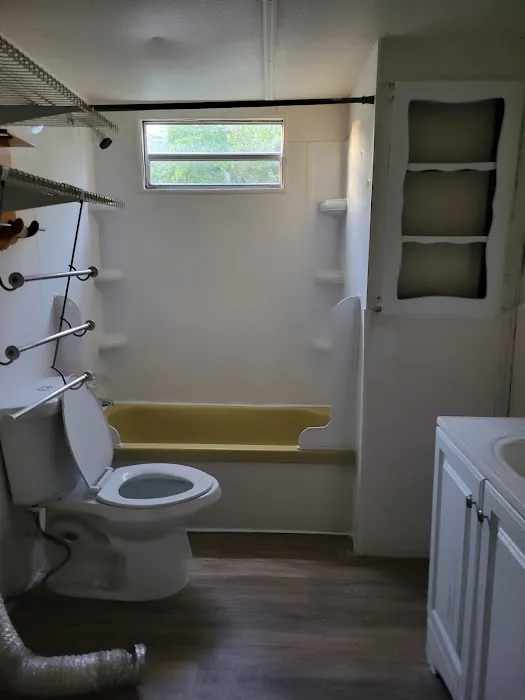 Maple's Mobile Home Park Picture 1
