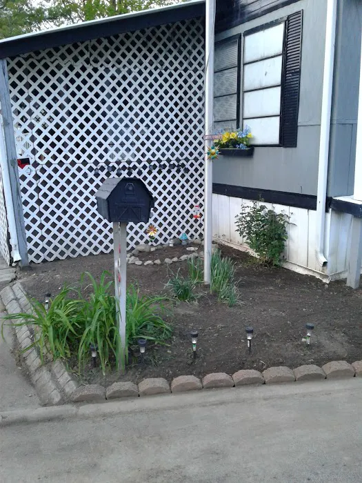 Longacre Mobile Home Park Picture 10