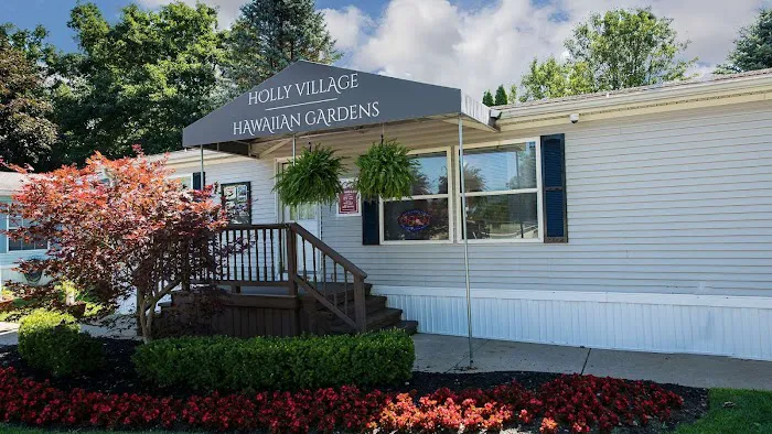 Hawaiian Gardens/Holly Village Picture 3