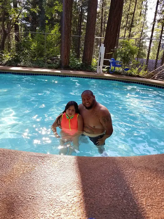 Pinewood Cove Resort Picture 6