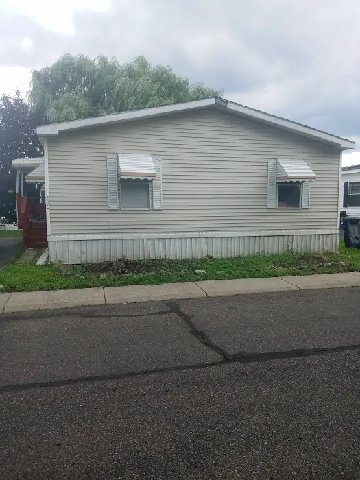 Oakland Estates Mobile Home Park Picture 2