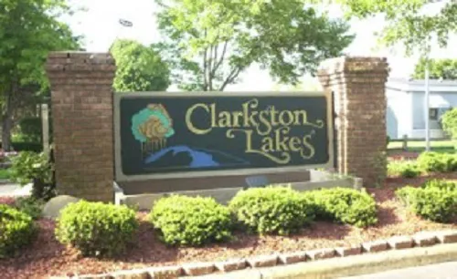 Quality Homes - Clarkston Lakes Picture 3
