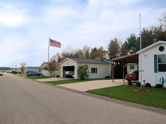 Algoma Estates Manufactured Home Community Picture 4
