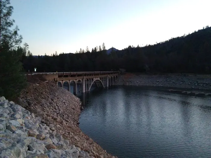 Lakeshore Campground Picture 10