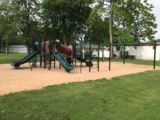 Point West Manufactured Home Community Picture 4