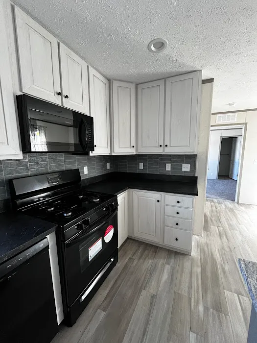 Point West Manufactured Home Community Picture 6