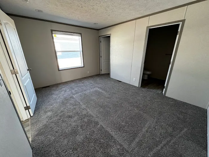 Point West Manufactured Home Community Picture 10