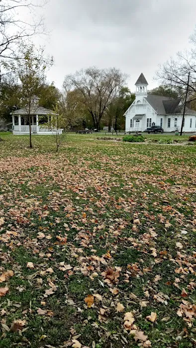 Oak Meadows Mobile Home Community Picture 6