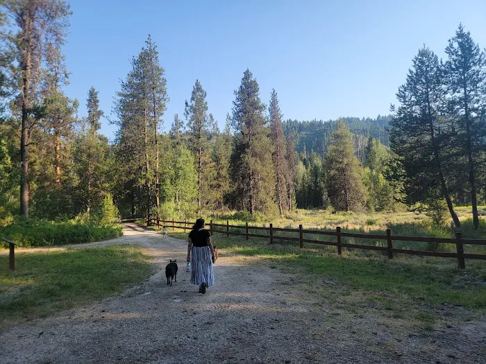 Deer Park Guard Station Picture 4