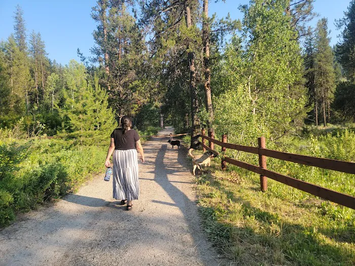 Deer Park Guard Station Picture 7