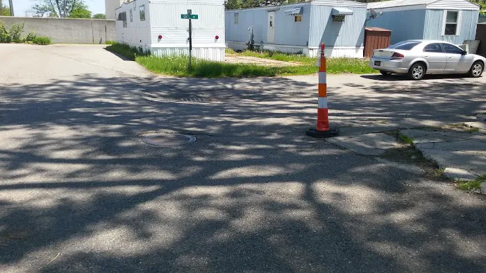 Twin Pines Mobile Home Community Picture 3