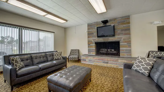 8 Mile Moblie court Picture 1