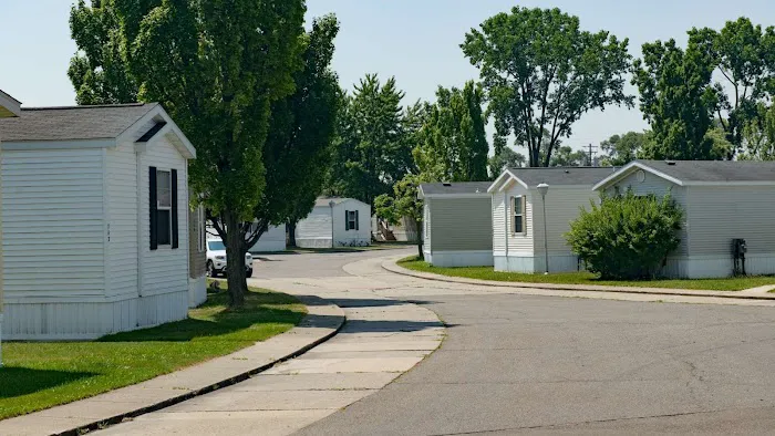 8 Mile Moblie court Picture 4