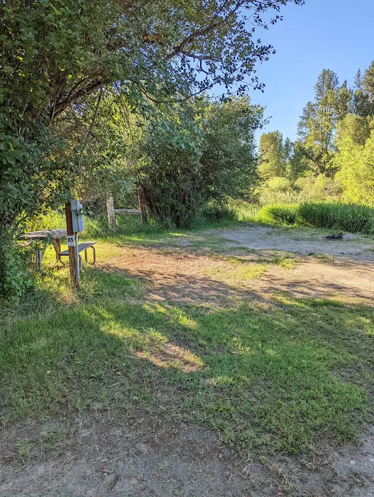 Riverpond Campground Picture 10