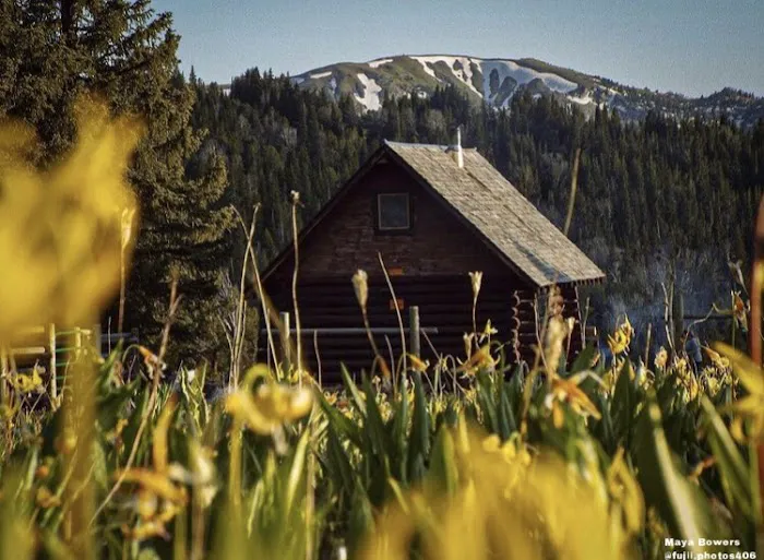 WINDY PASS CABIN Picture 5