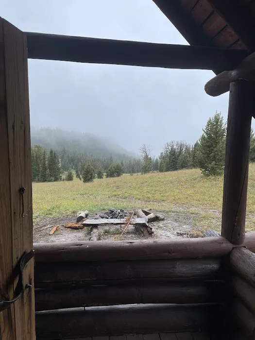 WINDY PASS CABIN Picture 3