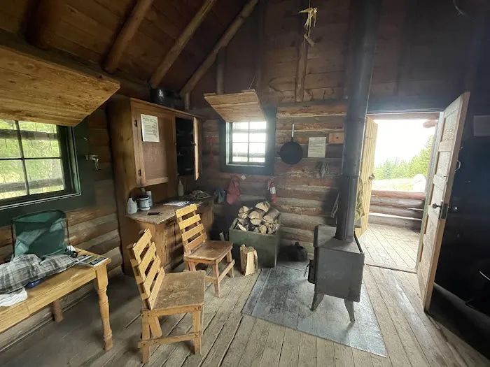 WINDY PASS CABIN Picture 4