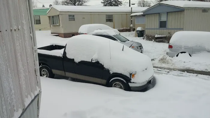 Suburban Pointe Mobile Home Park Picture 4