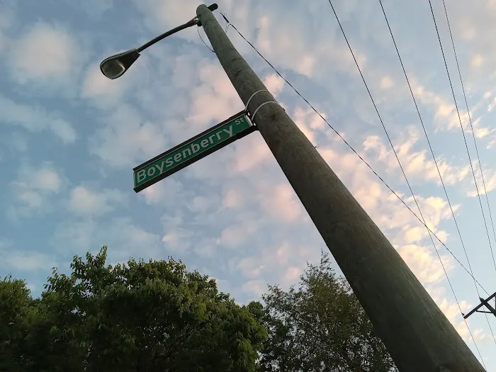 Suburban Pointe Mobile Home Park Picture 5