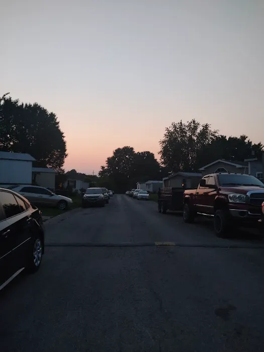 Suburban Pointe Mobile Home Park Picture 7