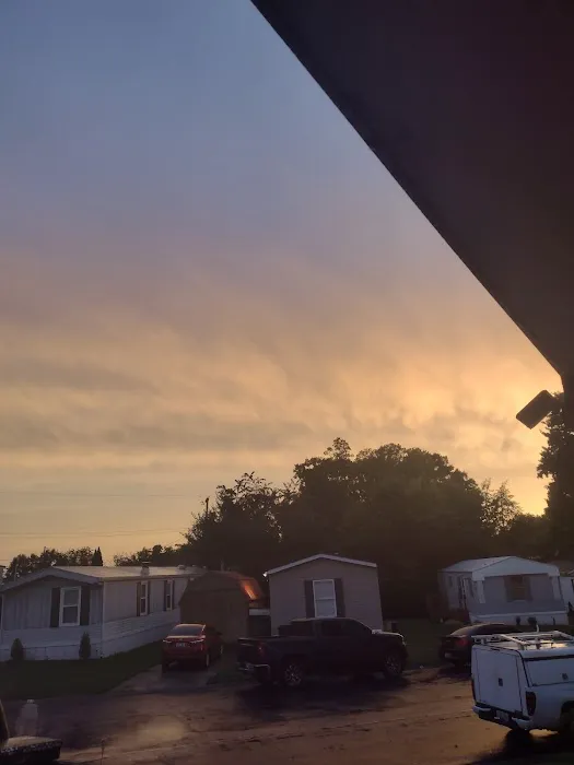 Suburban Pointe Mobile Home Park Picture 6