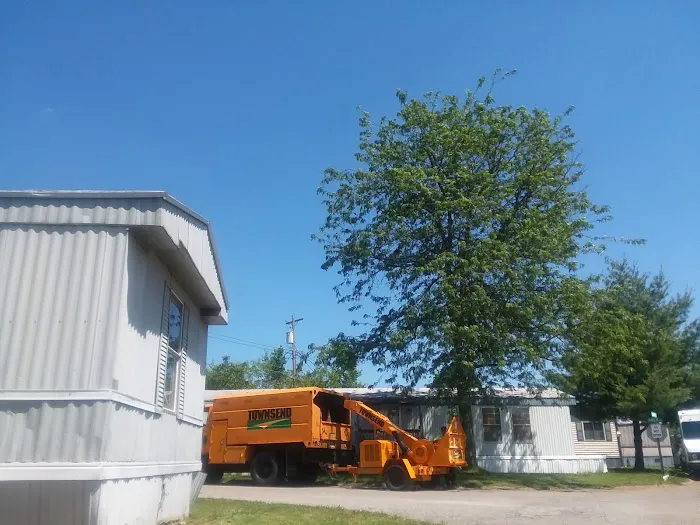 Suburban Pointe Mobile Home Park Picture 9