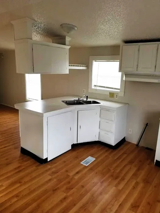 Royal Mobile Home Park Picture 6