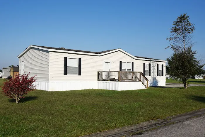 Amberly Pointe Mobile Home Park Picture 3