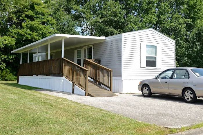 Amberly Pointe Mobile Home Park Picture 7