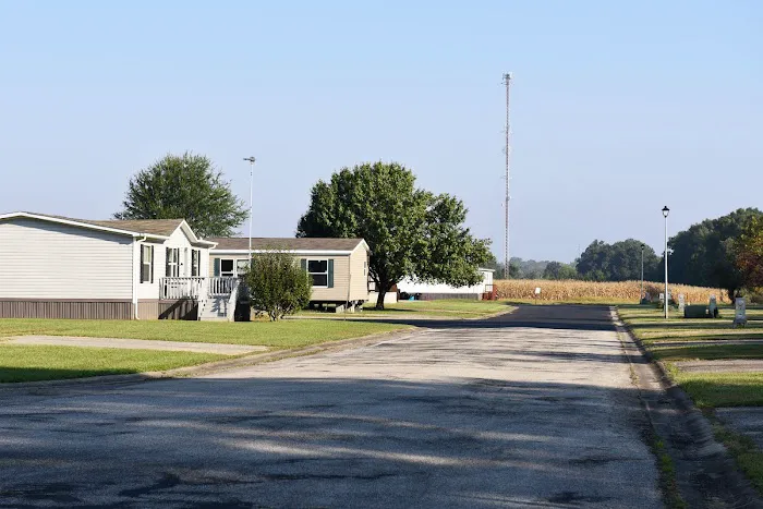 Amberly Pointe Mobile Home Park Picture 10