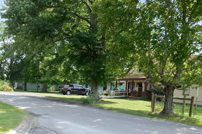 Amberly Pointe Mobile Home Park Picture 9